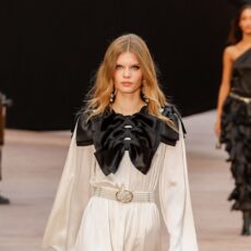 Chanel AW25 – eleganță, funde supradimensionate și inspirații din basme