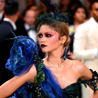 Met Gala și spectacolul frumuseții: look-uri iconice care au facut istorie