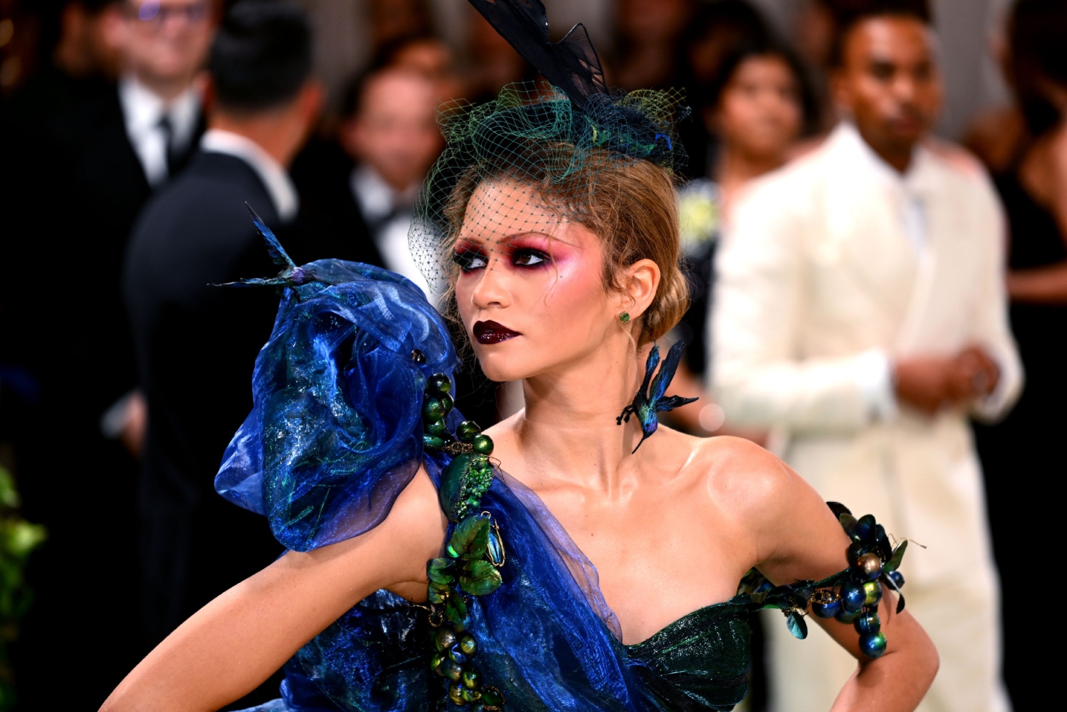 Met Gala și spectacolul frumuseții: look-uri iconice care au facut istorie