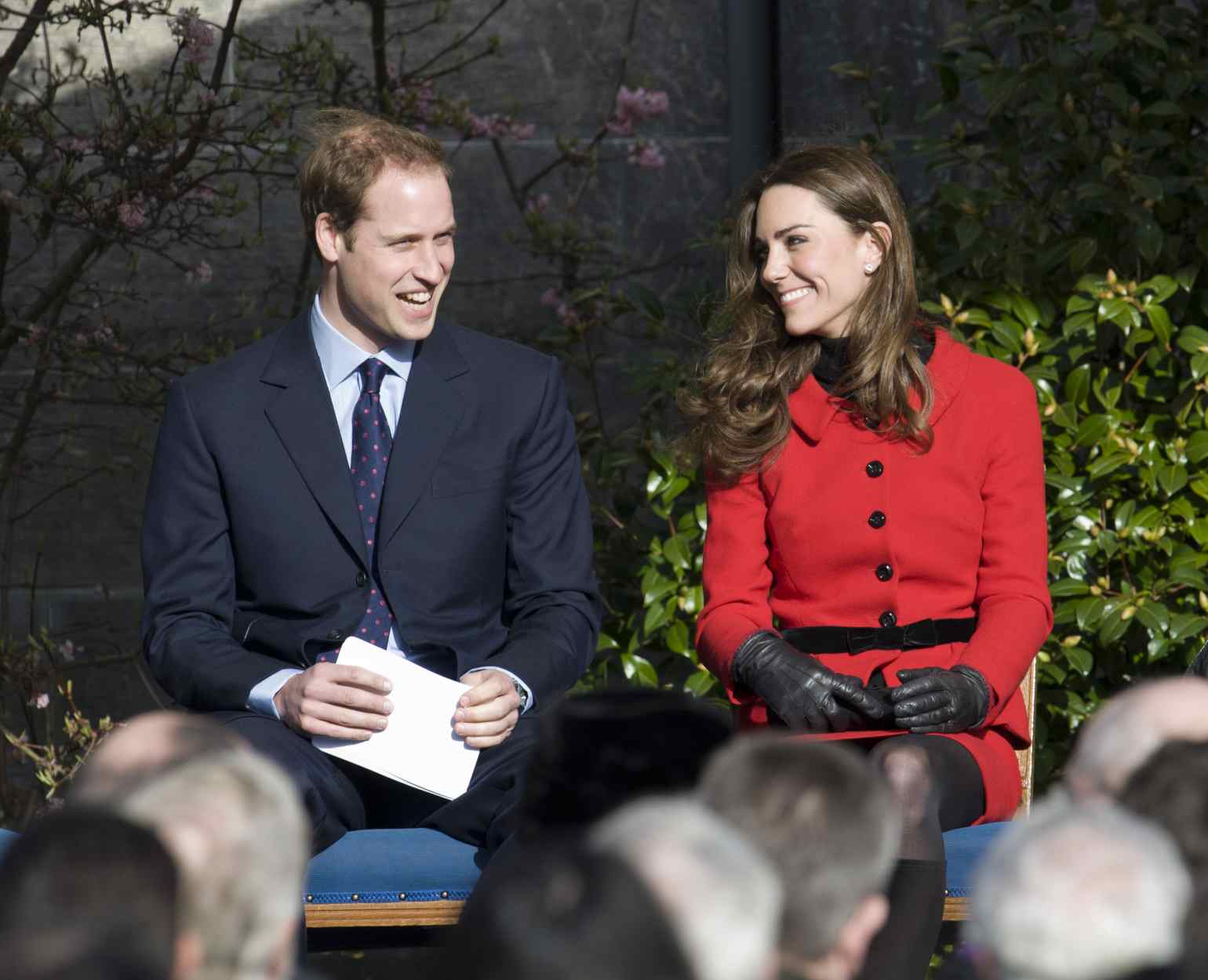 Prințul William și Kate Middleton, pe atunci logodnica lui, în vizită la Universitatea St. Andrews, Fife, Scoția, Marea Britanie - 25 februarie 2011