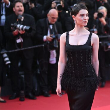 O frumoasă româncă, pe covorul roșu de la Cannes: află povestea Anamariei Vartolomei