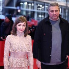 Eszter Tompa și Radu Jude pe covorul roșu la închiderea Berlinalei