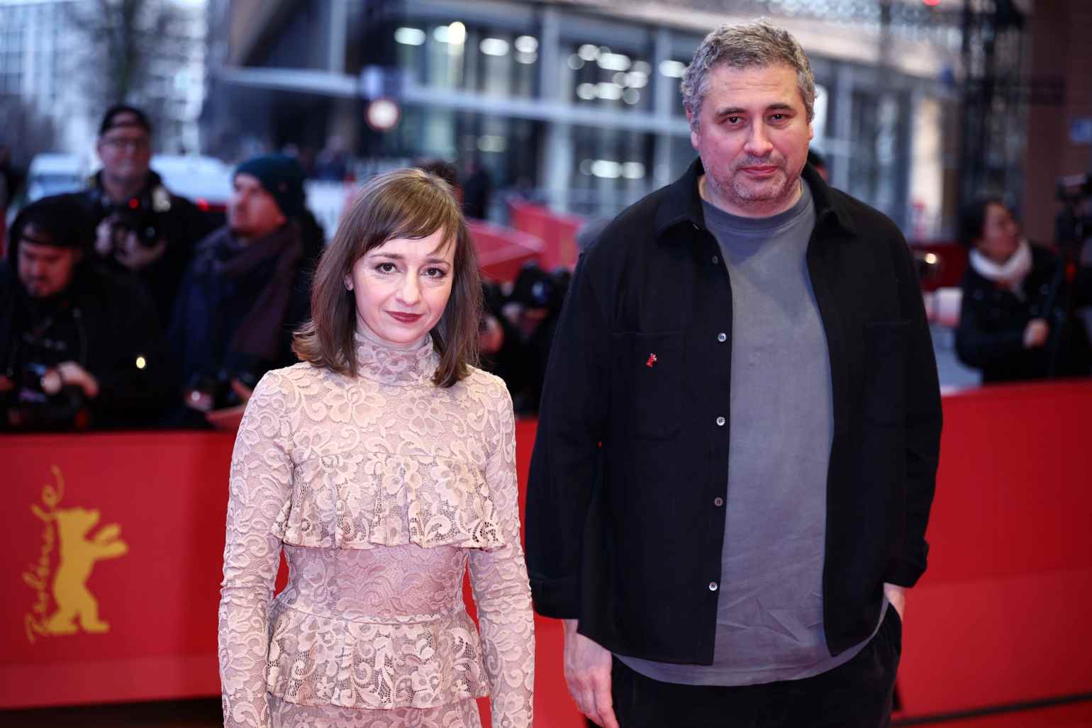 Eszter Tompa și Radu Jude pe covorul roșu la închiderea Berlinalei