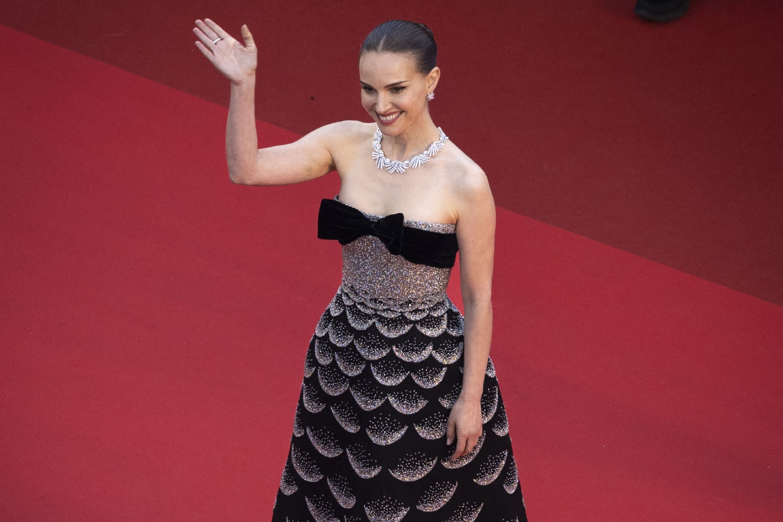Strălucire de arhivă: Natalie Portman a transformat covorul roșu într-un podium Dior