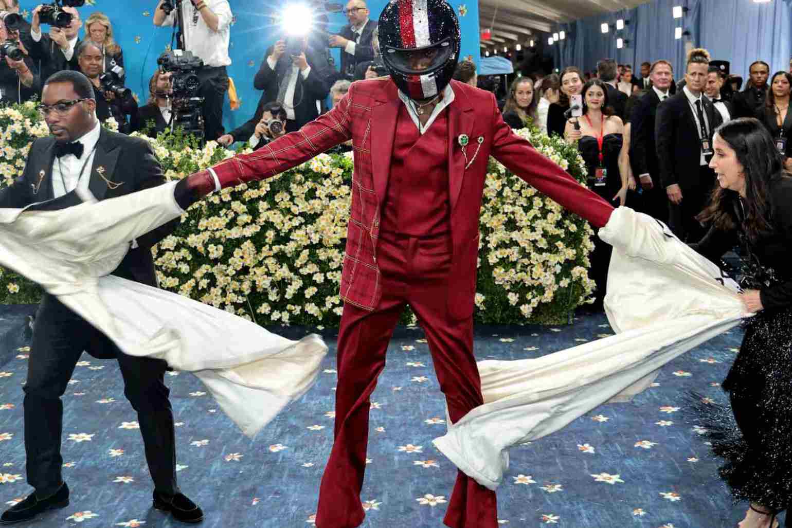 Met Gala 2025: Secretele din spatele ținutelor bizare