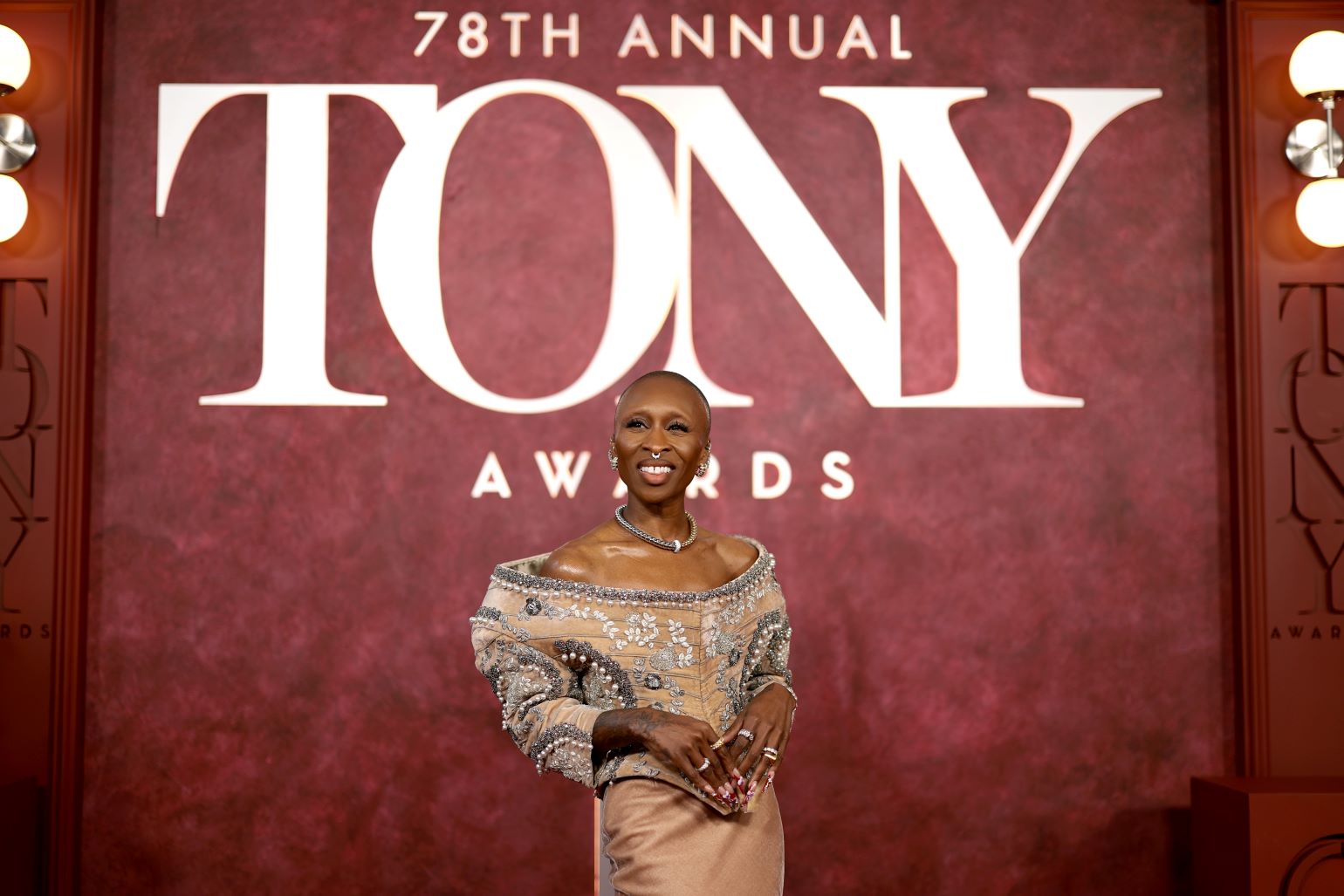 Tony Awards: Ţinute teatrale, apariţii memorabile