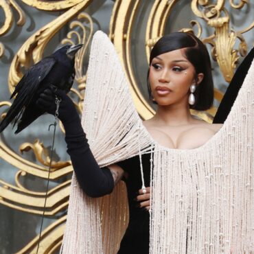 Cardi B cucerește Paris Haute Couture Fashion Week