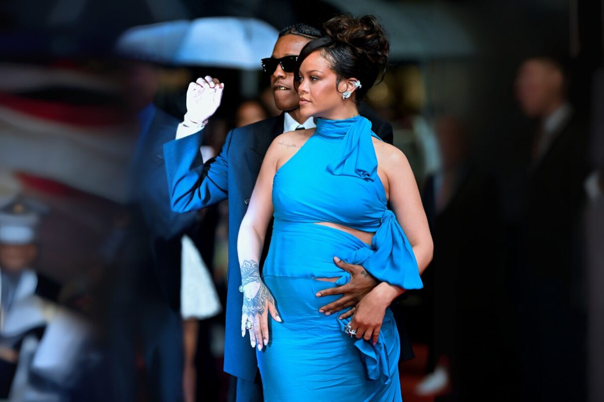 Rihanna transformă maternitatea într-o declarație de stil
