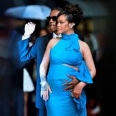Rihanna transformă maternitatea într-o declarație de stil