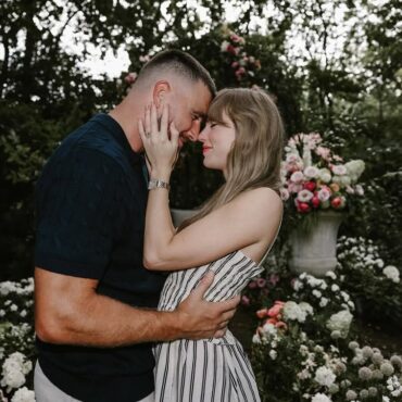 Taylor Swift s-a logodit! Vezi cum arată superbul inel cu diamante