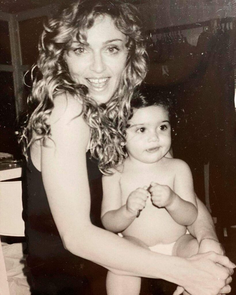 madonna cu lourdes