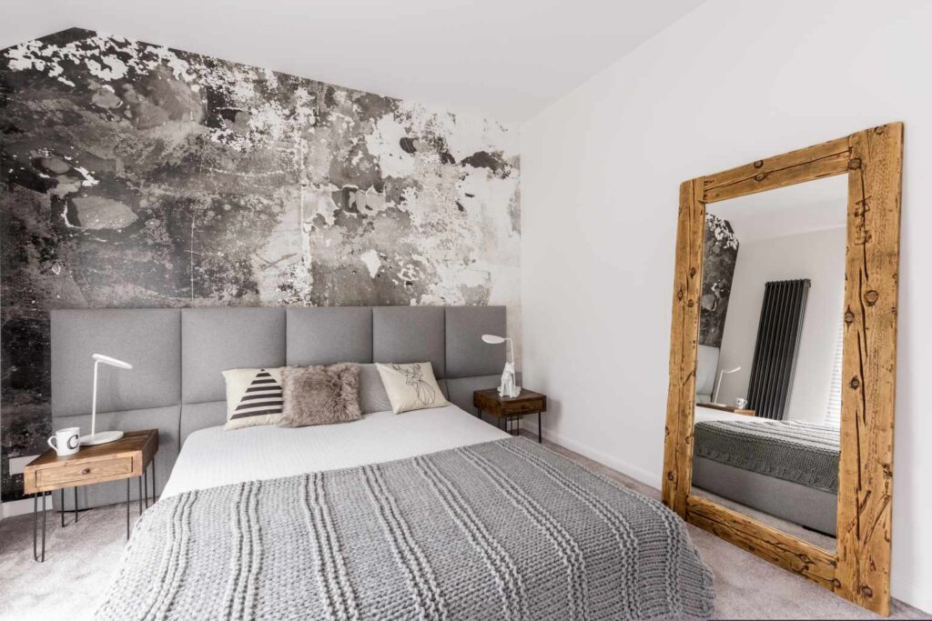 Cum faci un apartament mic să pară mai spațios: trucuri de design interior