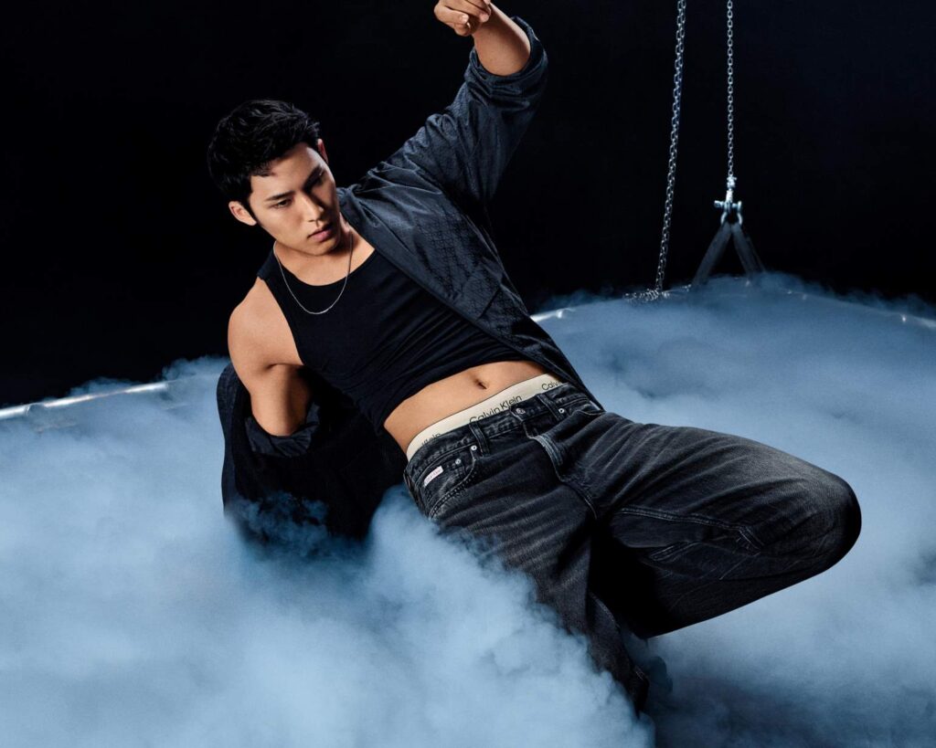 Straight Jean din anii ’90 revine în noua colecție de toamnă Calvin Klein
