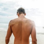Ce este noul trend Muscle Beach: fitness, fashion și flaunting în aer liber