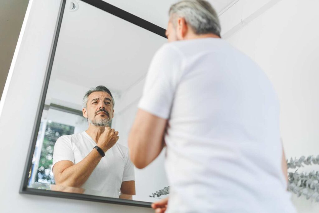 Obiceiuri care-i fac pe bărbaţi să arate mai în vârstă decât sunt