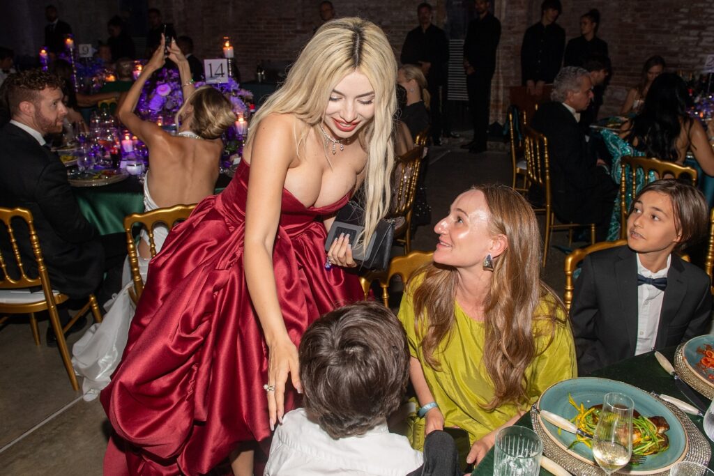Halsey, Colman Domingo și magia serii amfAR la Veneția