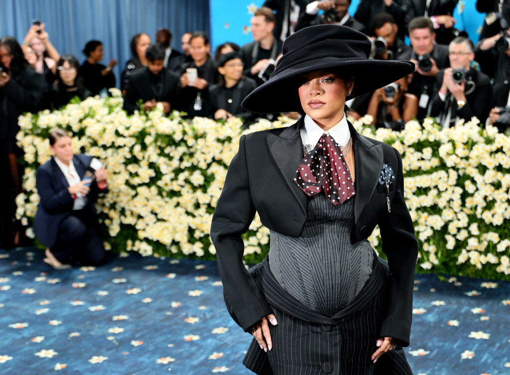 Rihanna, acum mamă și de fetiță!