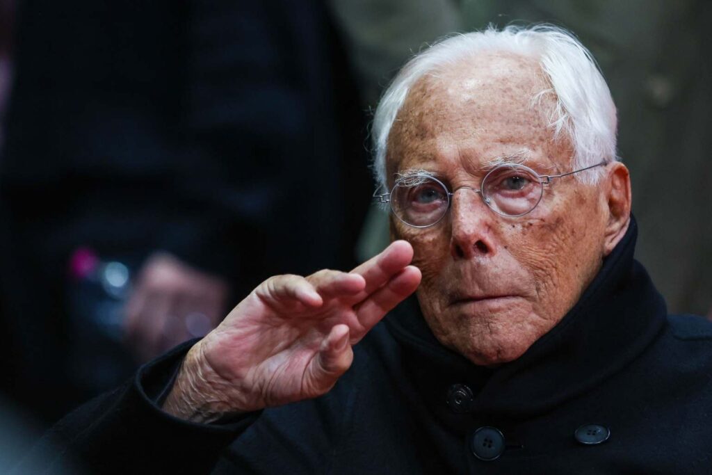 a murit giorgio armani