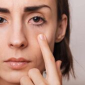 purtarea incorectă a lentilelor de contact riscuri lentile de contact