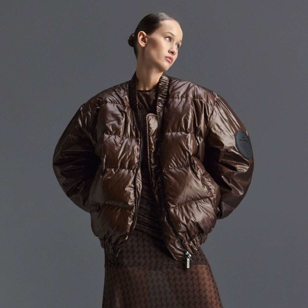 (P) Îmbunătățește-ți look-ul de iarnă: jachete de puf atemporale pentru femeia modernă