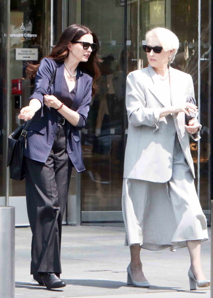 Anne Hathaway și Meryl Streep pe platoul de filmare la The Devil Wears Prada 2 în iulie 2025 în New York City