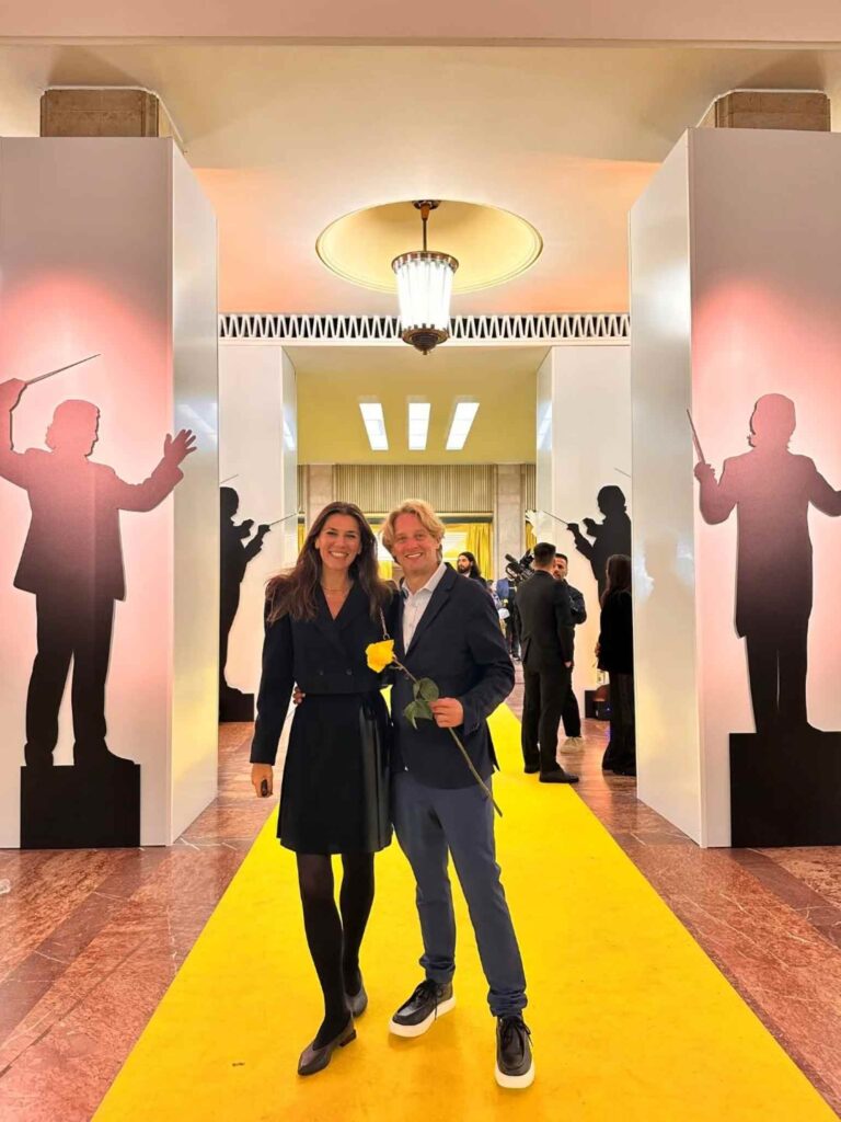 James Longshore, americanul care și-a găsit inspirația în România, alături de John Malkovich în “Cravata galbenă”