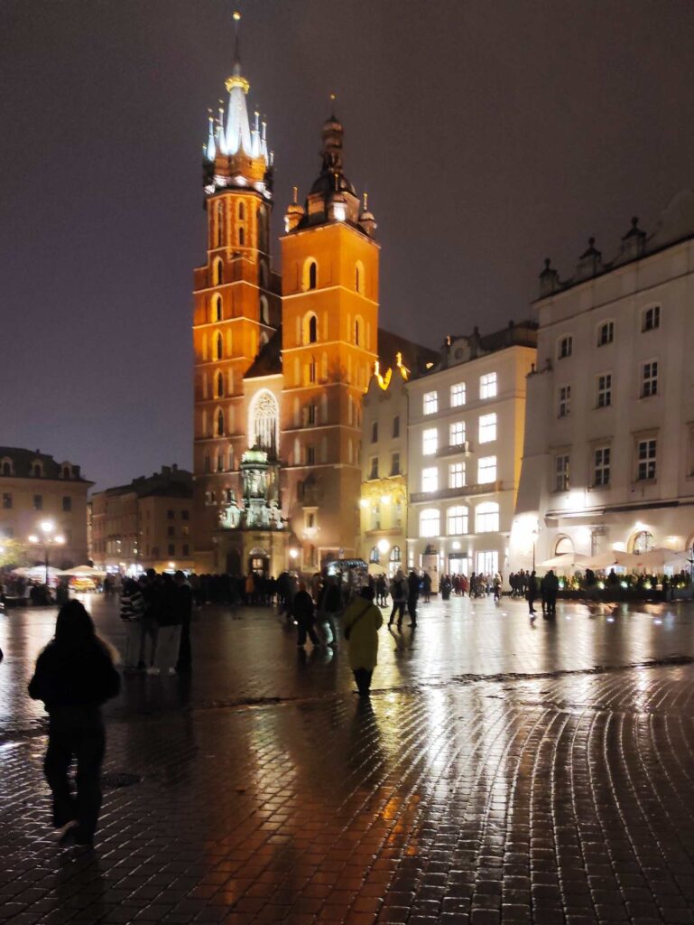 Cracovia la sfârșit de toamnă: orașul care îți intră în suflet chiar și când cerul e gri