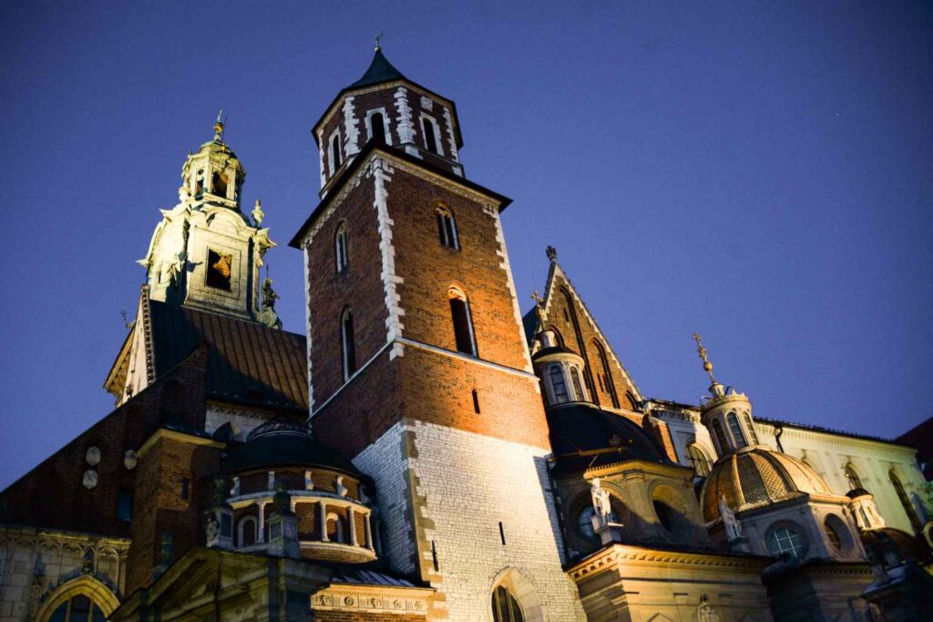 Cracovia la sfârșit de toamnă: orașul care îți intră în suflet chiar și când cerul e gri