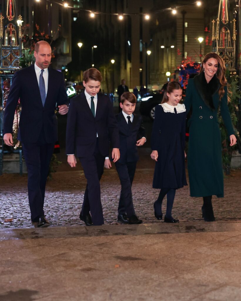 Felicitare de Crăciun: familia regală britanică
