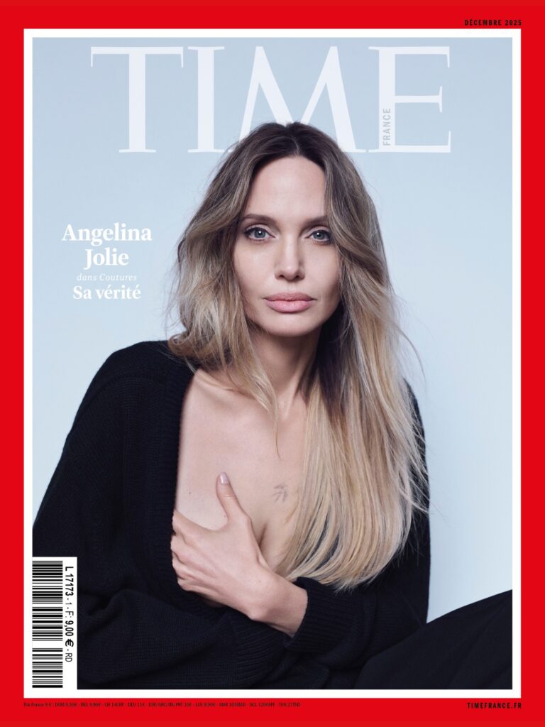Angelina Jolie își arată cicatricile post-mastectomie