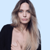 Angelina Jolie își arată cicatricile post-mastectomie