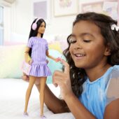 Barbie lansează prima păpușă cu autism