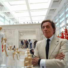 Valentino, omagiat de întreagă lume a modei internaționale