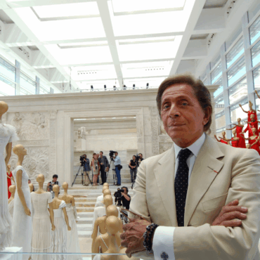 Valentino, omagiat de întreagă lume a modei internaționale