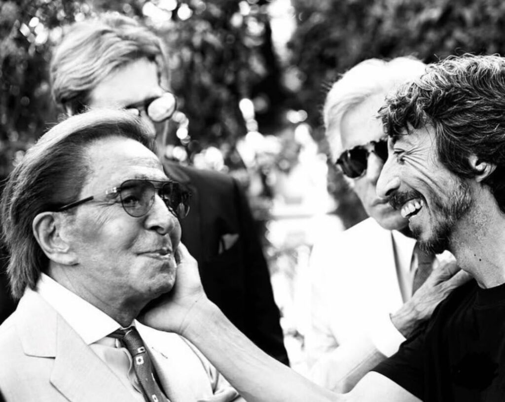 Valentino, omagiat de întreagă lume a modei internaționale