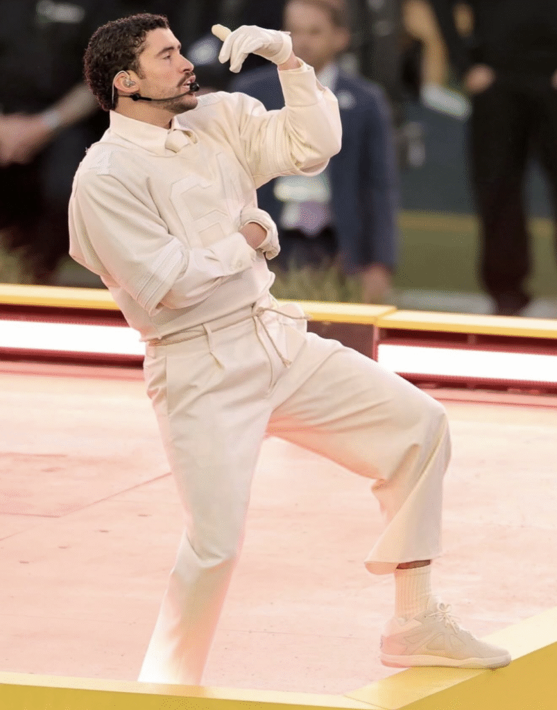 De ce a ales Bad Bunny să poarte un outfit Zara pentru show-ul de la Super Bowl 2026
