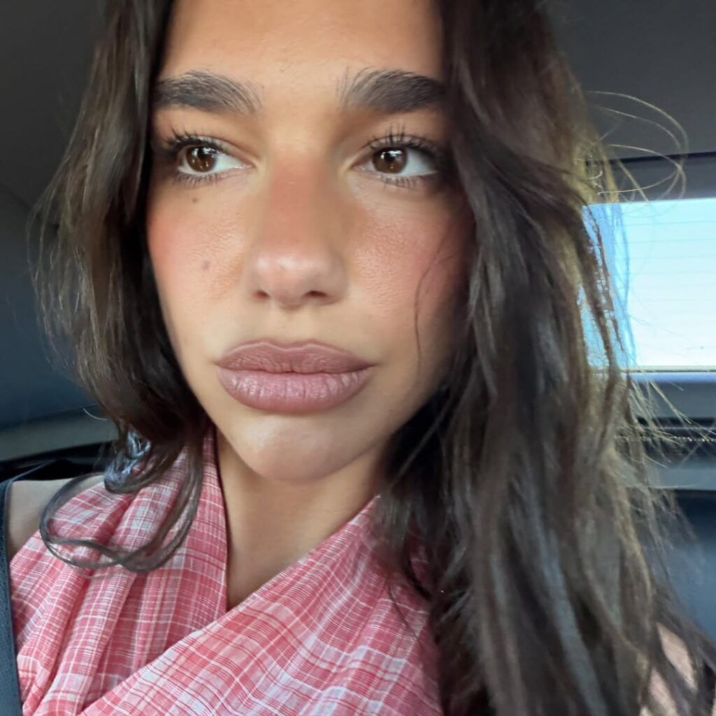 Blurred lips: secretul dezvăluit de makeup artist-ul lui Dua Lipa