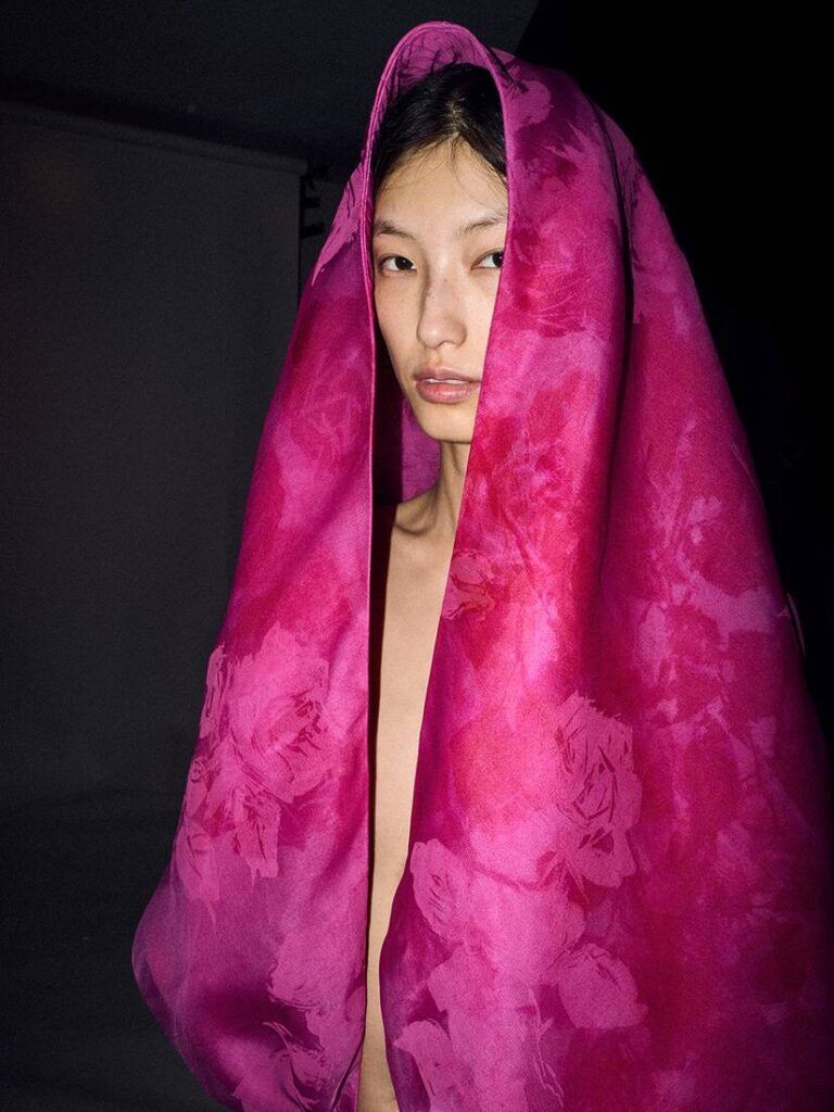 Piccioli rescrie Balenciaga couture cu gramatica Valentino