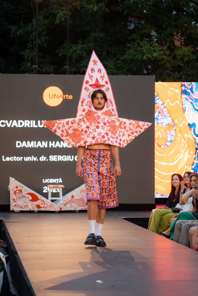 Damian Hanganu, designerul care a coborât bârfa pe fundul mării