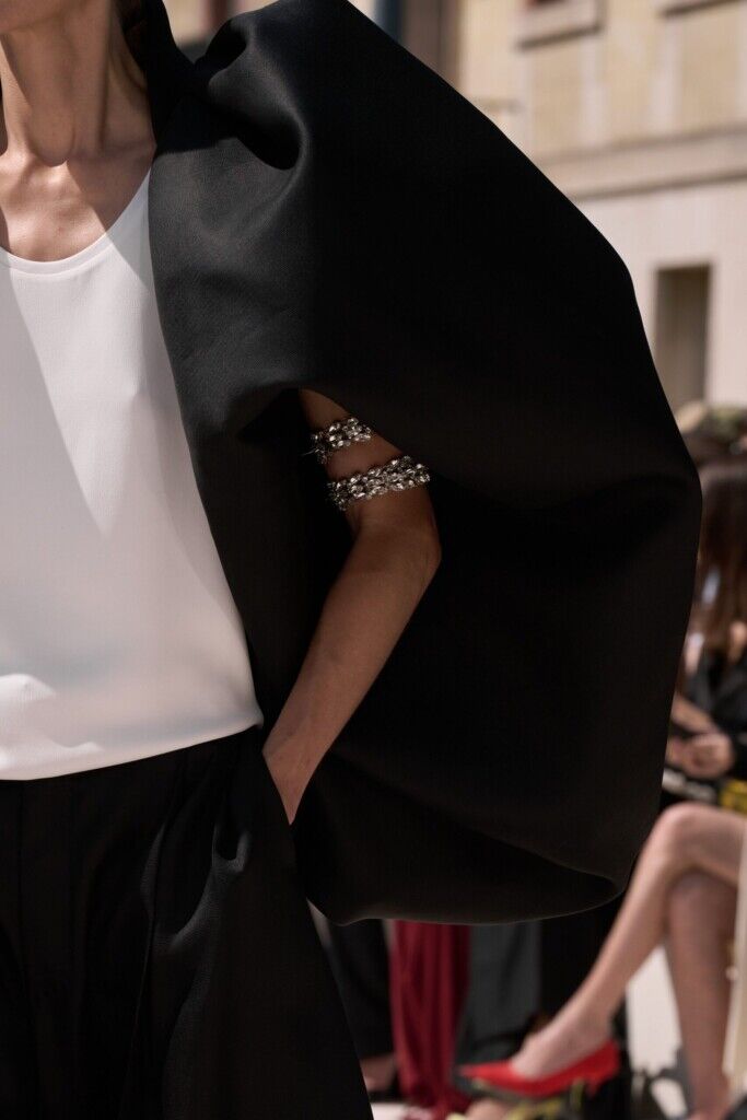 Piccioli rescrie Balenciaga couture cu gramatica Valentino