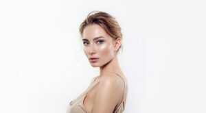 De ce să incluzi un blush iluminator în trusa ta de machiaj