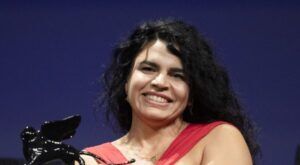 Alina Șerban, premiată la Veneția: „Eu contez” și povestea unei voci care a refuzat să rămână nevăzută