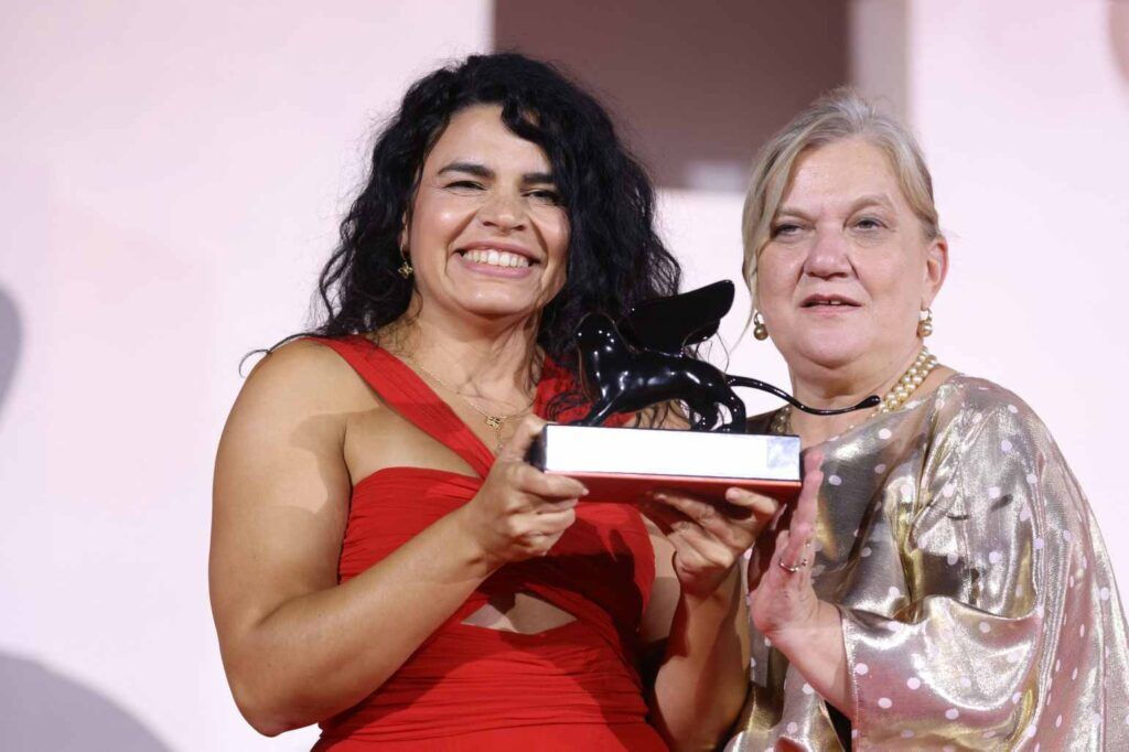 Alina Șerban, premiată la Veneția: „Eu contez” și povestea unei voci care a refuzat să rămână nevăzută