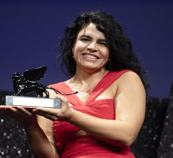 Alina Șerban, premiată la Veneția: „Eu contez” și povestea unei voci care a refuzat să rămână nevăzută