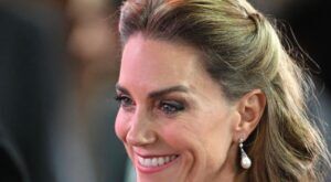 Kate Middleton, apariție spectaculoasă cu colierul de 103 ani al Reginei-Mamă
