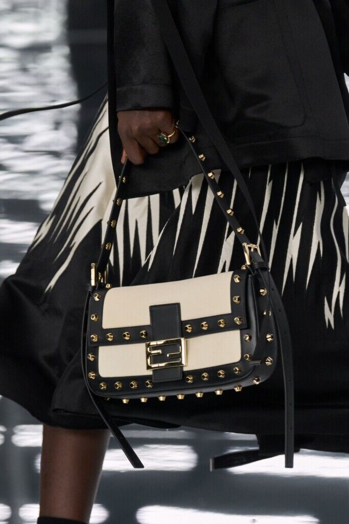 Cronicile Fashion Month: Fendi va vinde tot. Show-ul trebuie să convingă mai mult